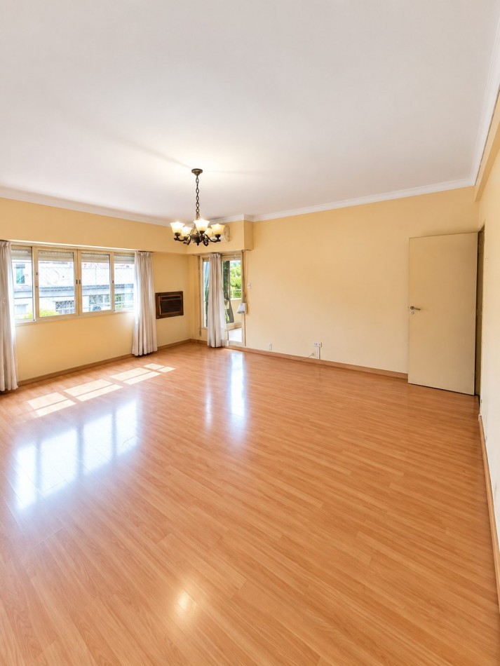 Departamento de 3 ambientes con cochera cubierta en Ramos Mejia