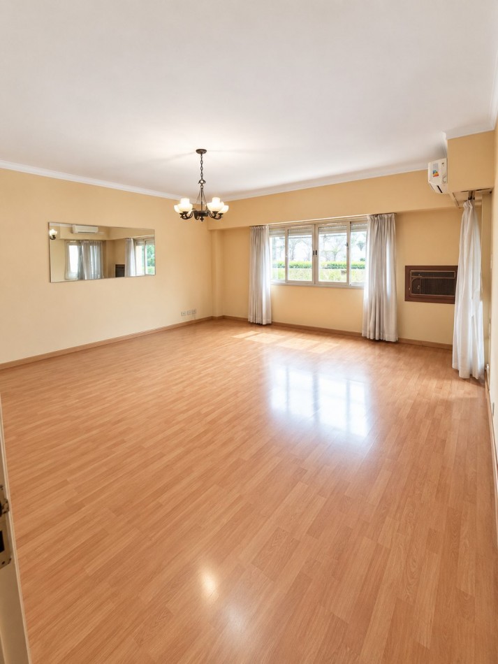 Departamento de 3 ambientes con cochera cubierta en Ramos Mejia
