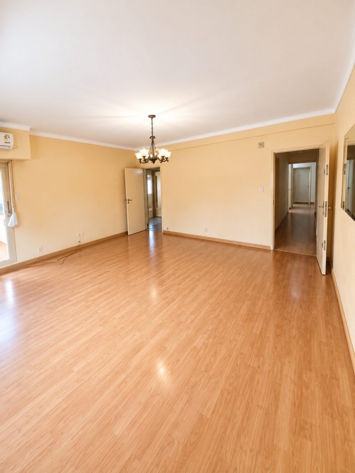 Departamento de 3 ambientes con cochera cubierta en Ramos Mejia