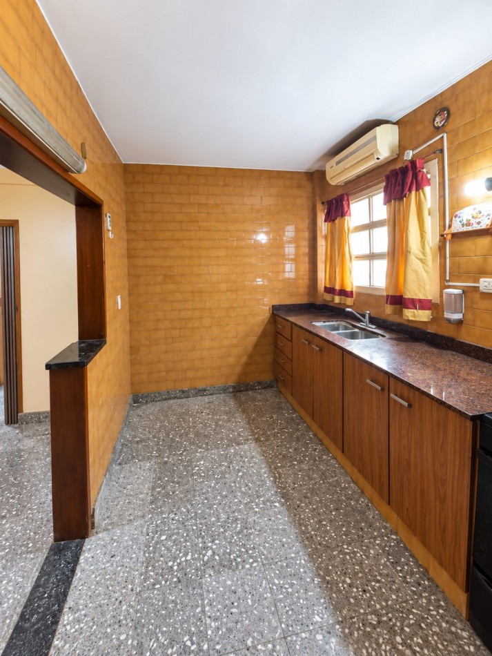 Departamento de 3 ambientes con cochera cubierta en Ramos Mejia