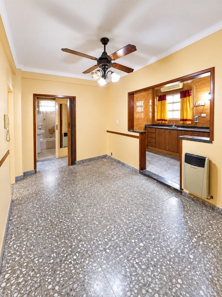 Departamento de 3 ambientes con cochera cubierta en Ramos Mejia