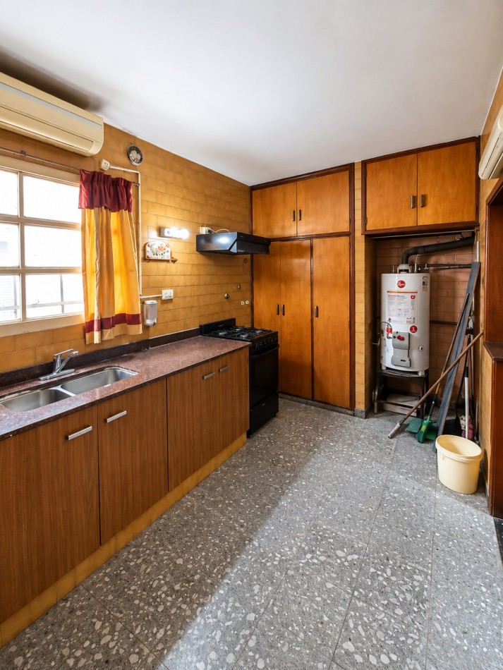 Departamento de 3 ambientes con cochera cubierta en Ramos Mejia