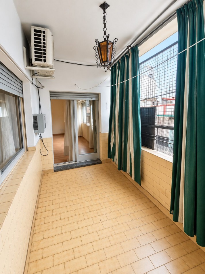 Departamento de 3 ambientes con cochera cubierta en Ramos Mejia