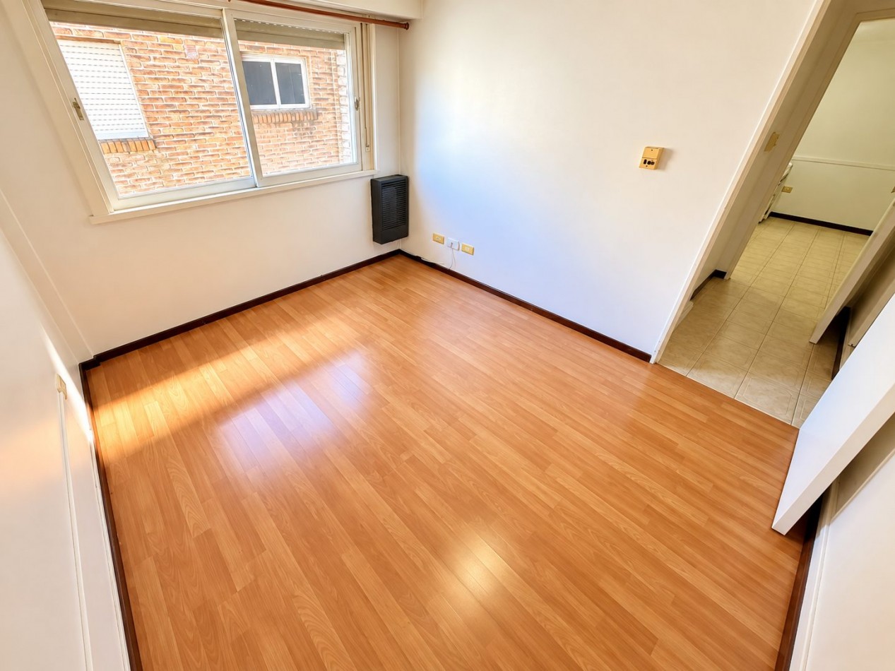 Departamento 2 ambientes en venta en Castelar Norte