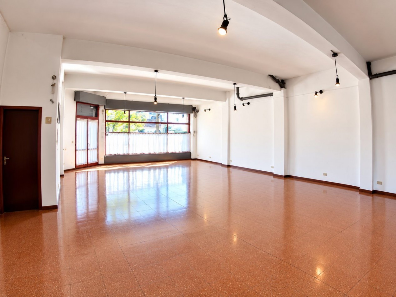 Local en venta en excelente ubicacion de Castelar Sur