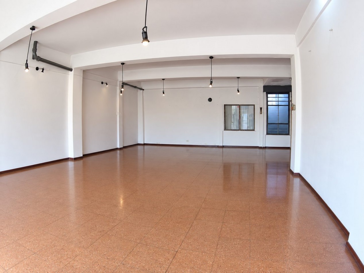 Local en venta en excelente ubicacion de Castelar Sur