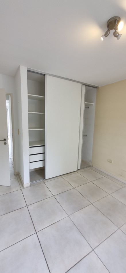 Venta departamento de dos ambientes en Castelar