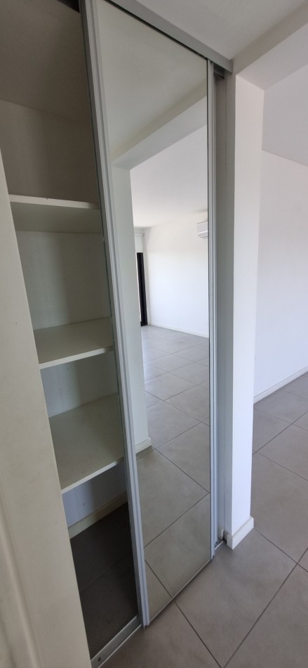 Alquiler departamento en Castelar Norte con cochera cubierta