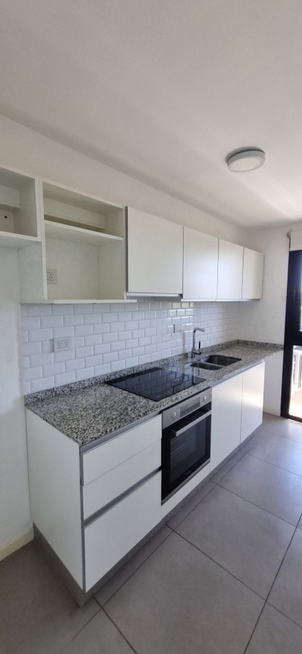 Alquiler departamento en Castelar Norte con cochera cubierta