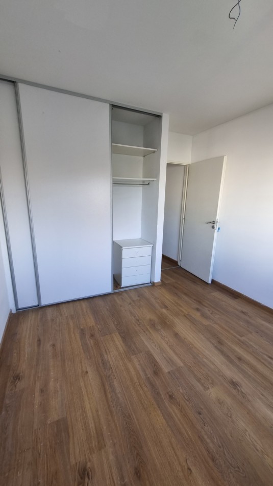 Departamento en alquiler de 2 ambientes con cochera cubierta en Moron Sur