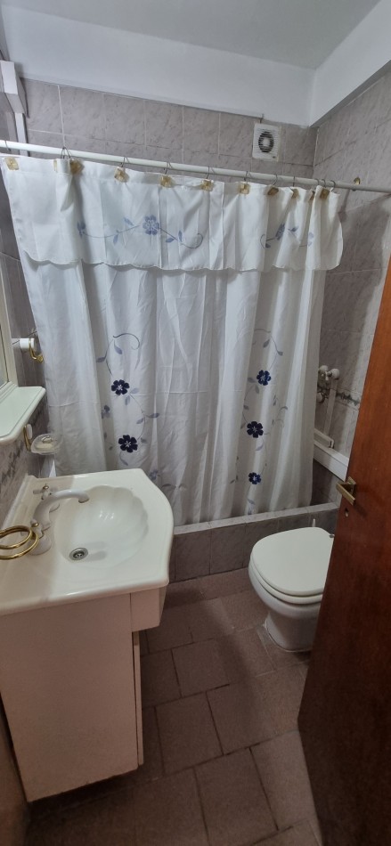 Venta de departamento de dos ambientes en Moron