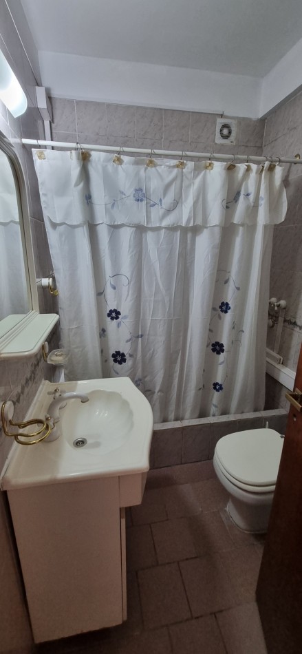 Venta de departamento de dos ambientes en Moron