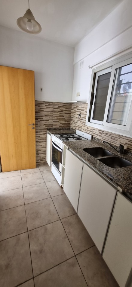 Departamento a la venta Castelar con patio, cochera y baulera