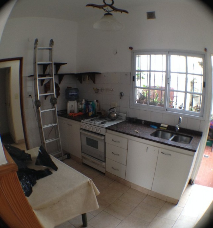 PH en venta Ituzaingo - Una cuadra de la estacion
