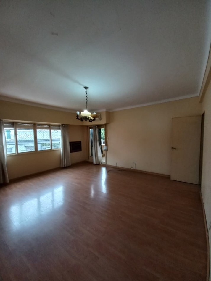 Departamento de 3 amb. con cochera cubierta en Ramos Mejia Norte