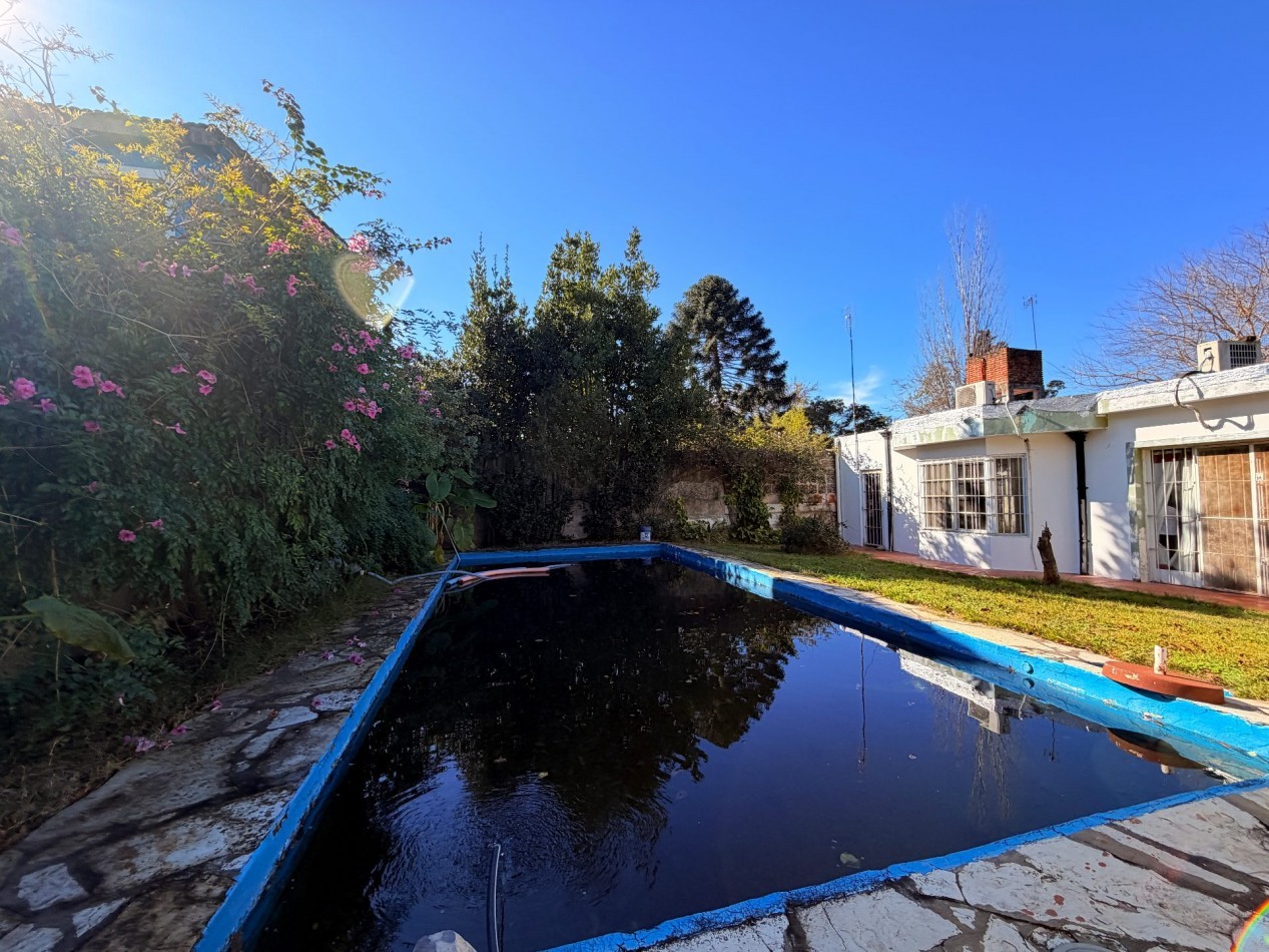 Venta de tres casas en Ituzaingo