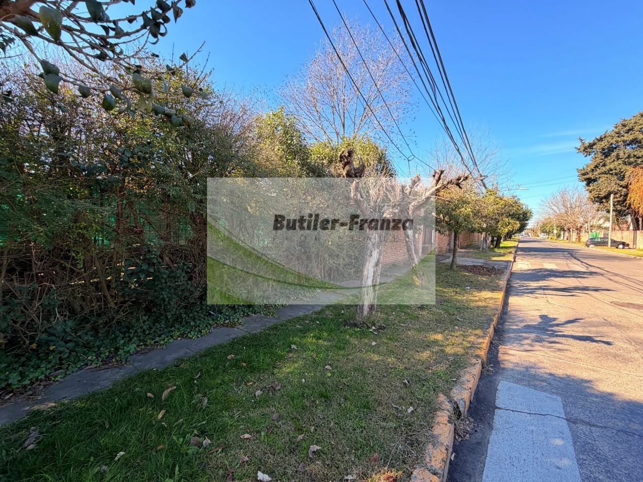 Venta de tres casas en Ituzaingo