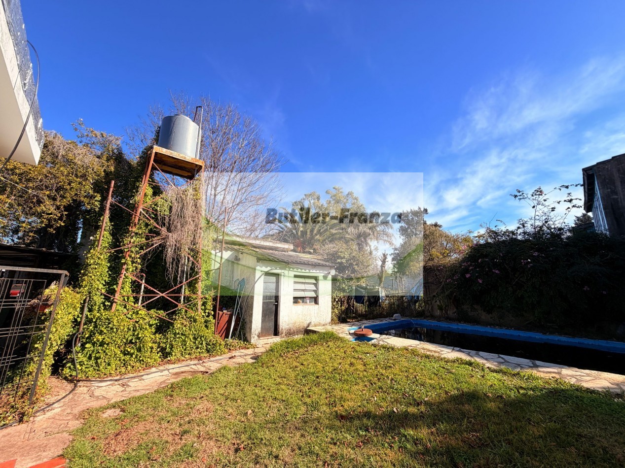 Venta de tres casas en Ituzaingo