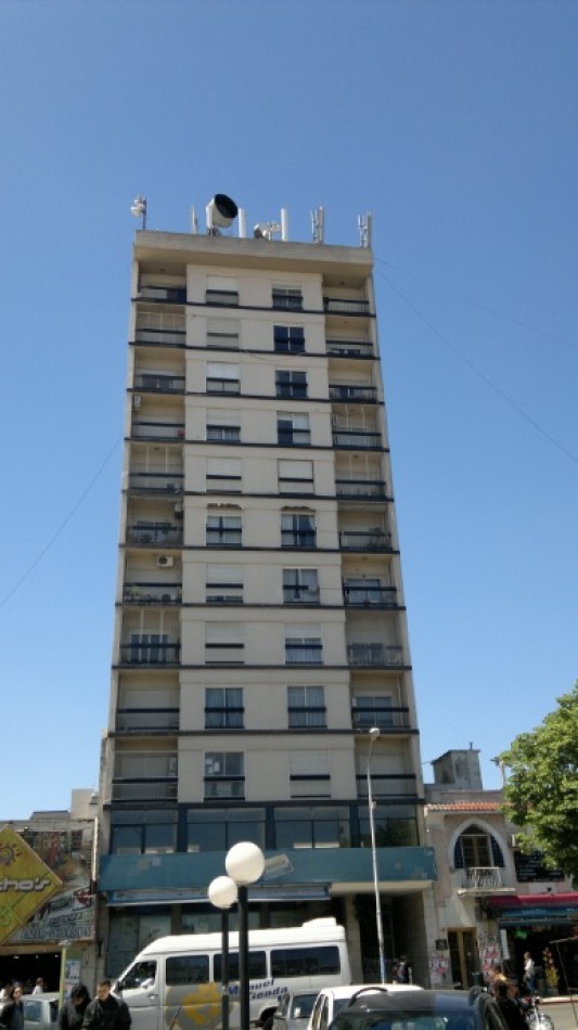 Oficina de 2 ambientes en alquiler en Moron Sur