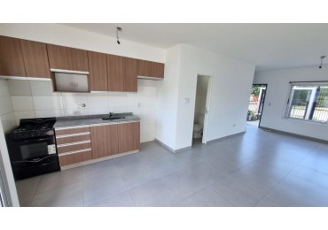 Duplex en venta de tres ambientes en Ituzaingo Norte