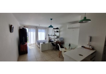 Monoambiente en venta en Castelar con cochera y terraza propia