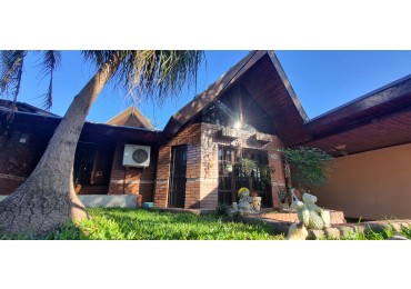 Casa a la venta en Ituzaingo. Gran terreno
