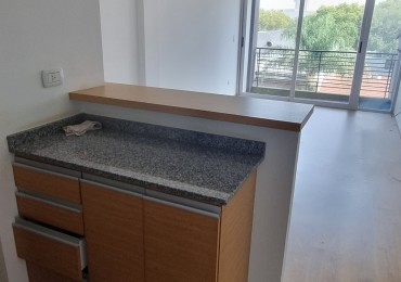 Departamento en alquiler de 2 amb. con cochera cubierta en Moron Sur