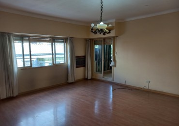 Departamento de 3 amb. con cochera cubierta en Ramos Mejia Norte