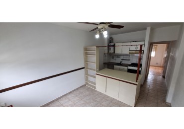 Venta de departamento de dos ambientes en Moron