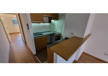 Departamento de 2 ambientes con cochera cubierta