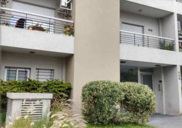 Departamento de 2 amb. con patio, cochera cubierta y baulera en Castelar Sur