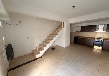 Departamento de 2 ambientes con cochera descubierta en Castelar Sur