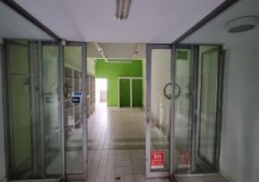 Venta de local a la calle en excelente ubicacion de Castelar Sur