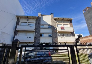 Departamento de 2 amb con cochera descubierta en Castelar Sur