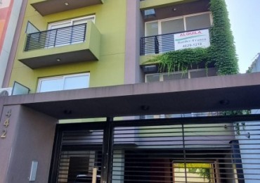 Departamento de 2 amb. con cochera cubierta en Moron Sur