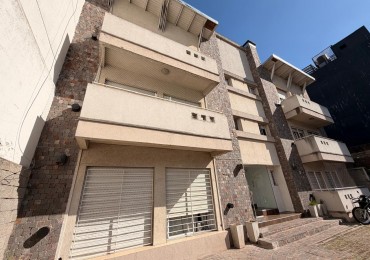 Departamento 2 amb. en planta baja con cochera