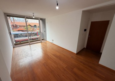 Departamento de 2 ambientes con cochera descubierta en Moron Sur