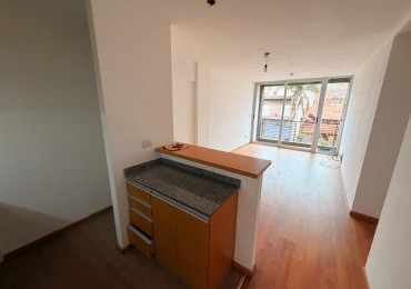 Departamento de 2 ambientes con cochera cubierta