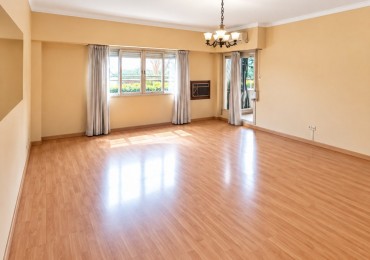 Departamento de 3 ambientes con cochera cubierta en Ramos Mejia
