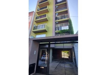 Departamento en alquiler de 2 ambientes con cochera cubierta en Moron Sur